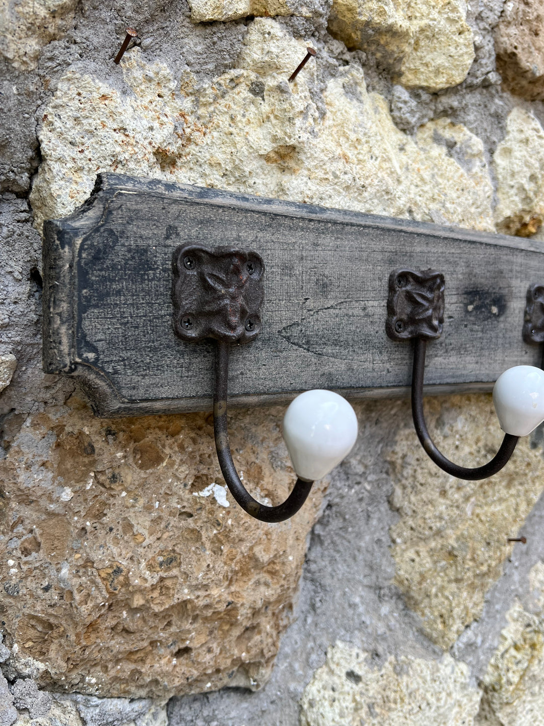 Appendiabiti da muro legno pomelli porcellana