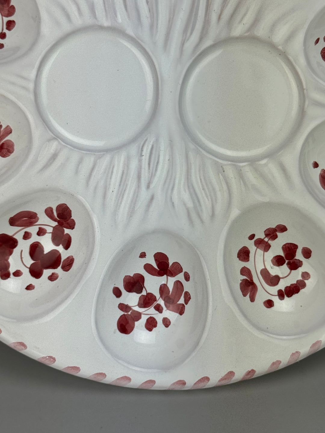 Piatto Portauova in ceramica Deruta dipinto a mano