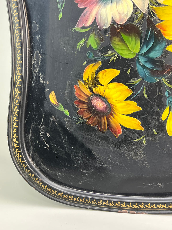 Vassoio decorativo russo nero dipinto a mano con fiori