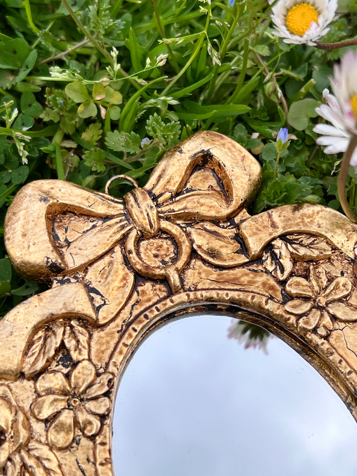 Specchietto dorato decoro floreale misure 17,5x14