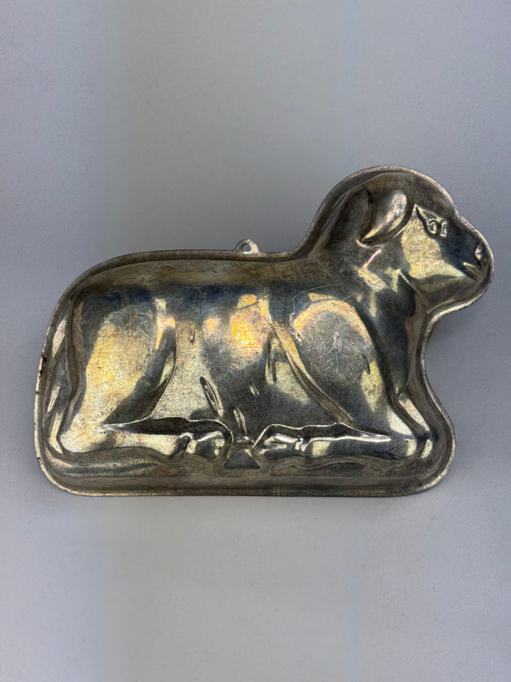 Stampo vintage a forma di agnello in metallo