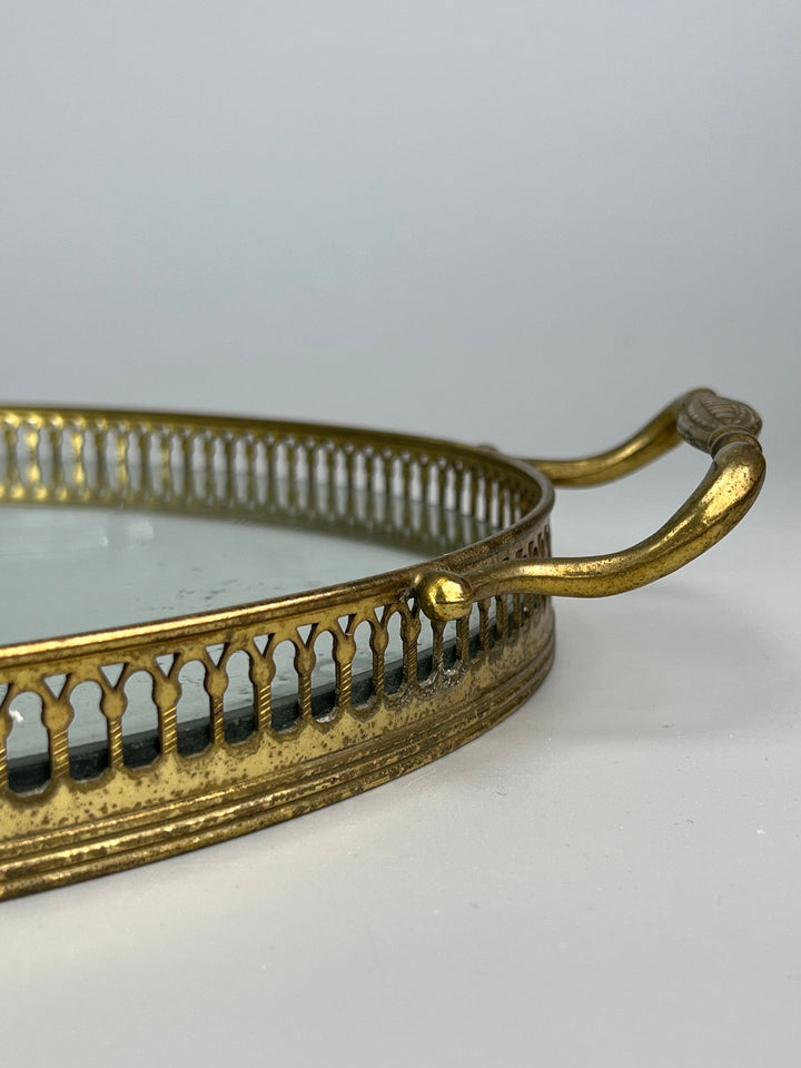 Vassoio Vintage in Vetro con Ringhiera in Ottone Traforato – Ovale