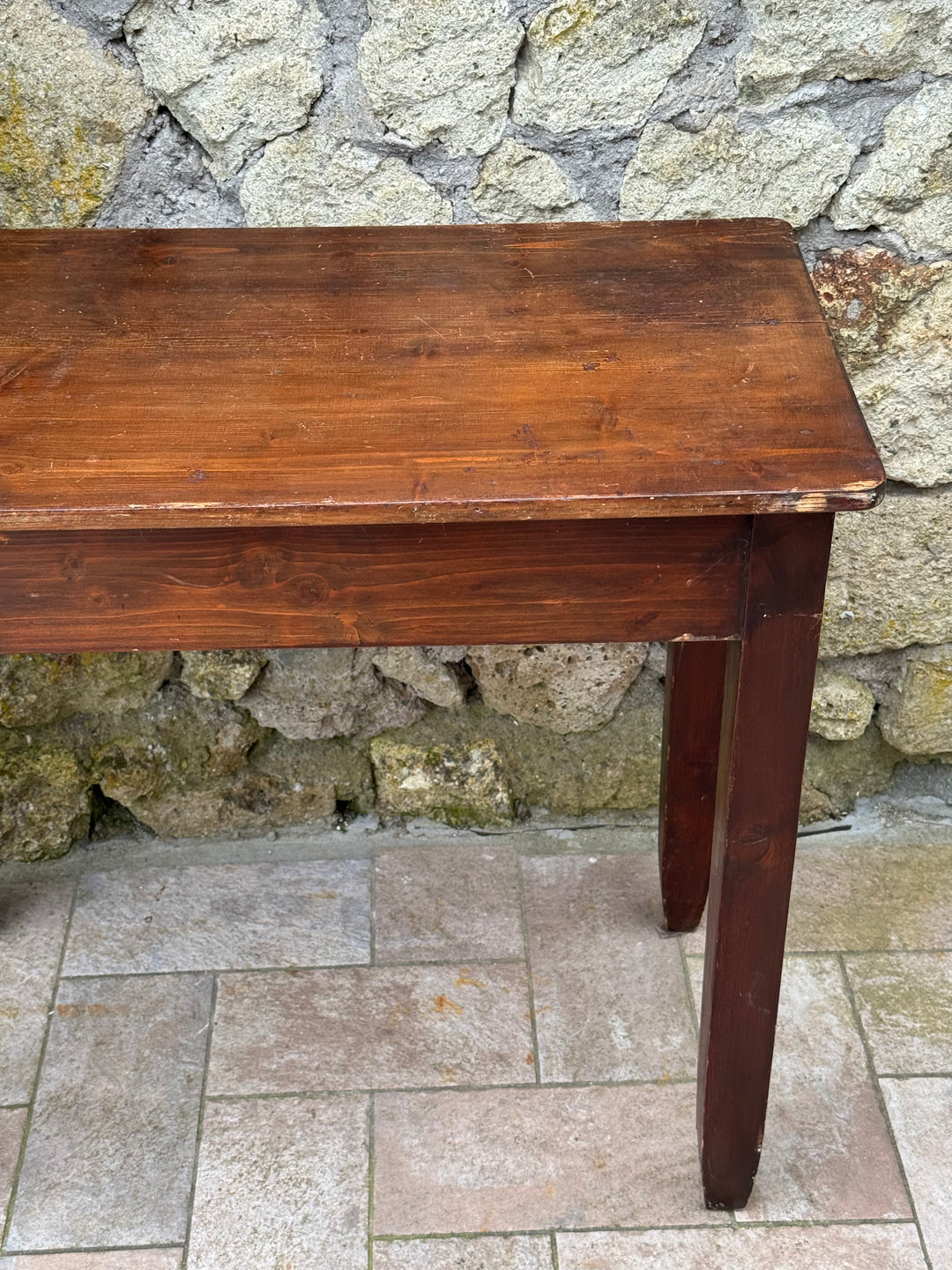 Scrittoio vintage in legno massello con cassetto centrale