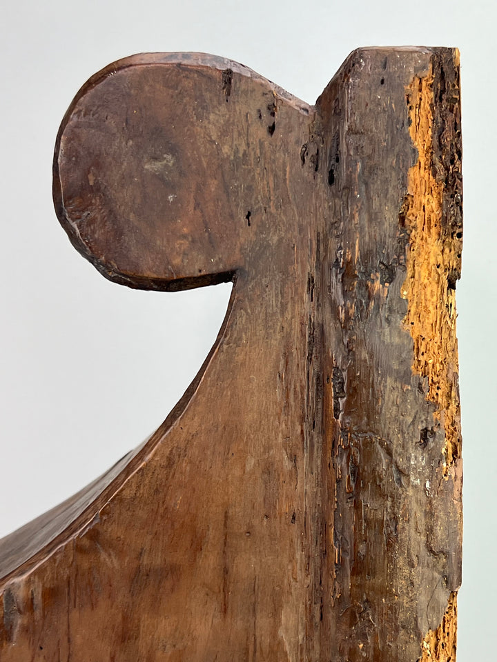 Coppia di capitelli in legno intagliati a mano elementi architettonici antichi