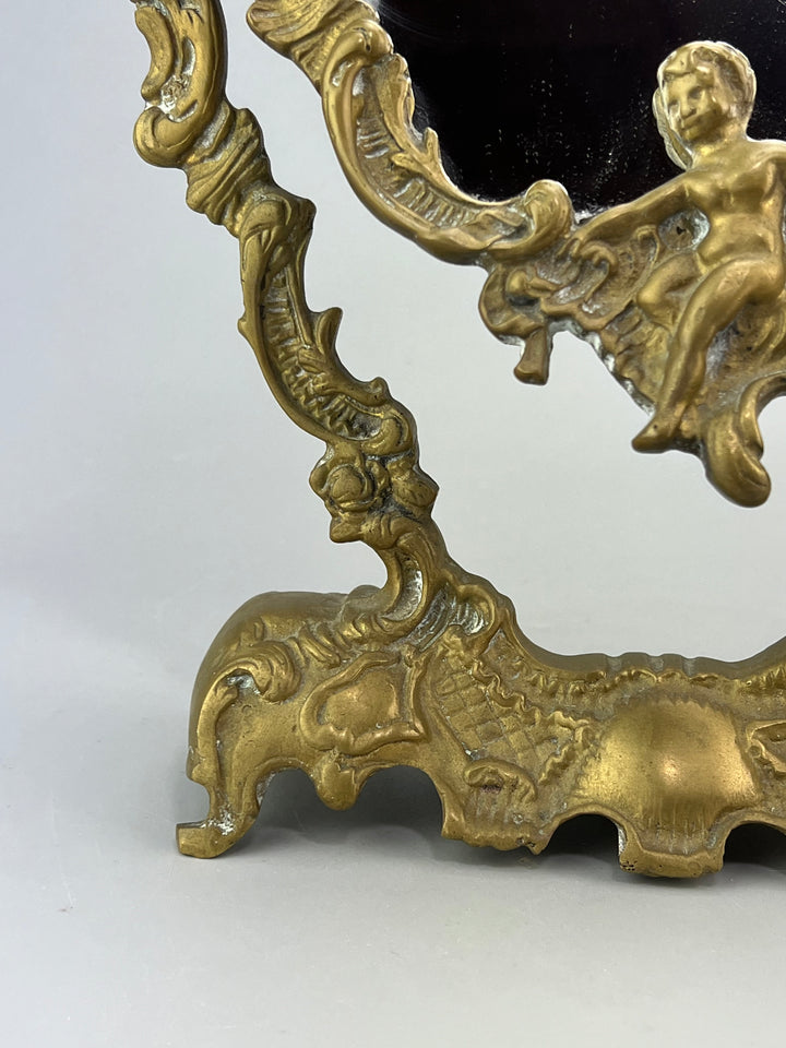 Specchio da tavolo in bronzo dorato con putti stile rococò