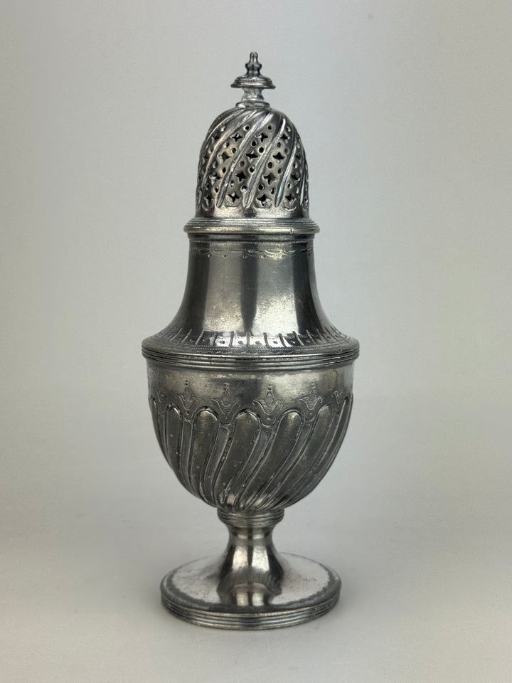 Spargizucchero inglese vintage in silverplate lavorato