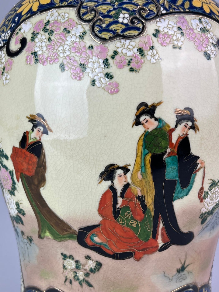 Potiche in ceramica cinese con geisha decoro floreale