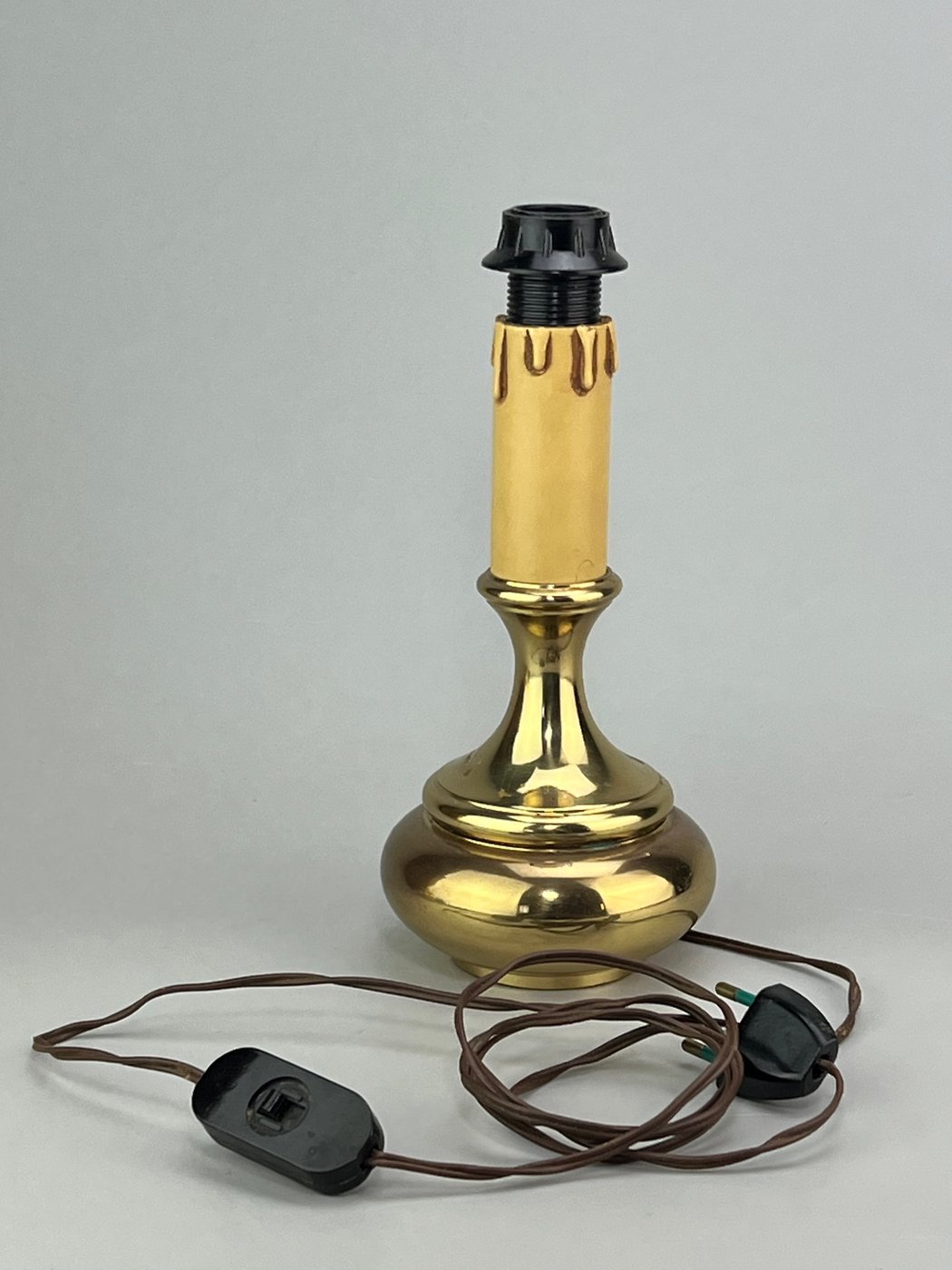 Coppia abat-jour vintage in metallo dorato lucido anni ’70