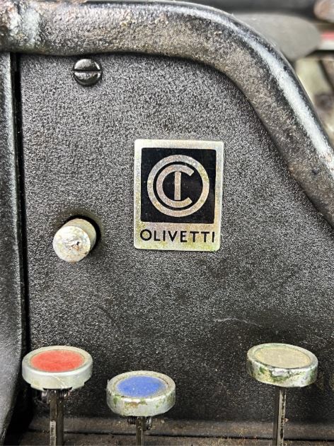 Macchina da scrivere Olivetti M40