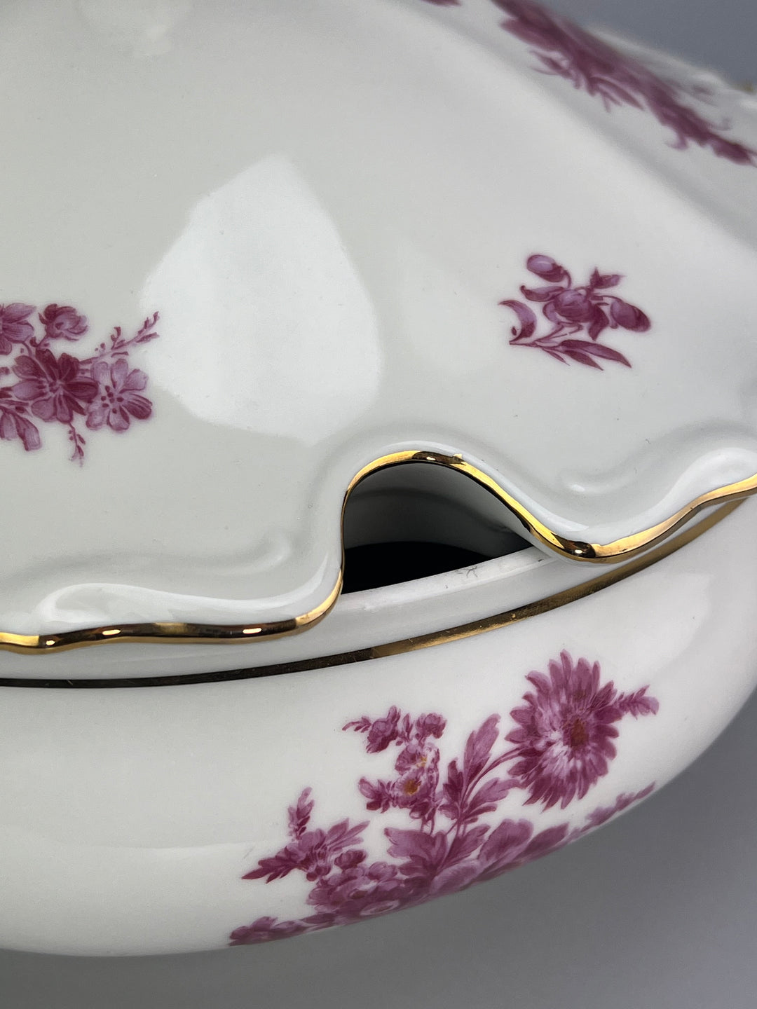 Zuppiera vintage in porcellana Bavaria decoro rosso rubino