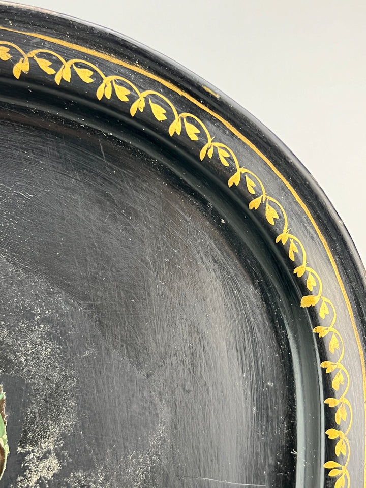 Vassoio decorativo russo nero dipinto a mano con fiori