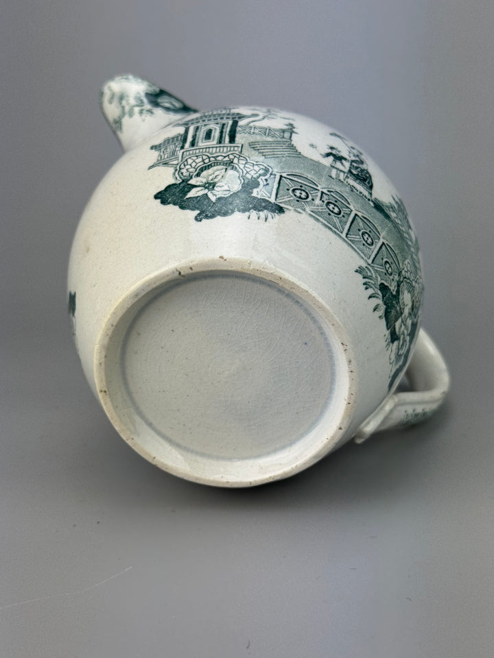 Brocca in ceramica con decoro orientale verde