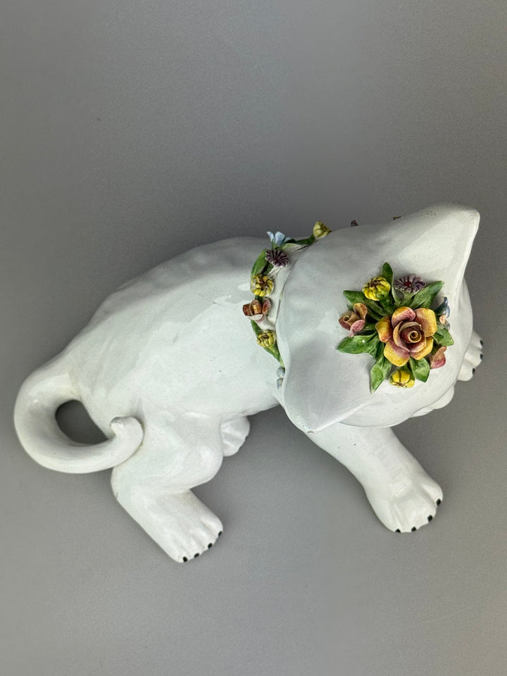 Statua Gatto decorativo vintage in ceramica italiana con fiori applicati