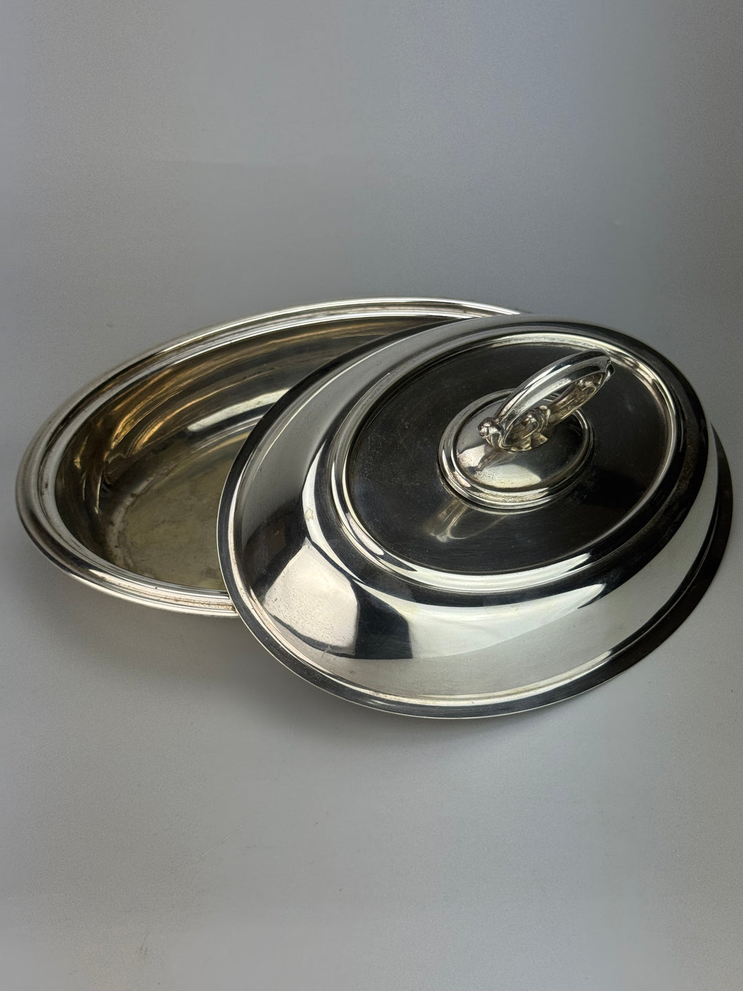 Legumiera inglese con coperchio in silverplate vintage