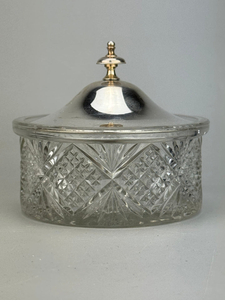 Formaggiera vintage in Vetro con coperchio e vassoio in silverplate