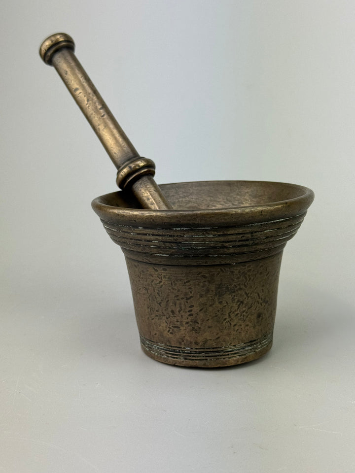 Mortaio in ottone con pestello vintage