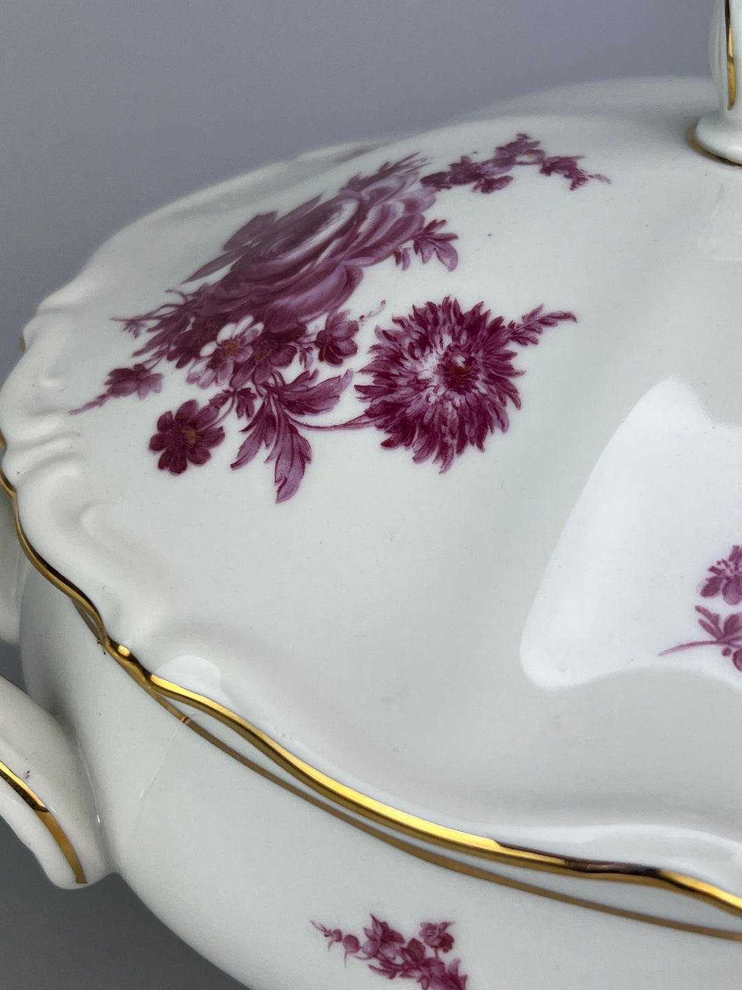 Zuppiera vintage in porcellana Bavaria decoro rosso rubino