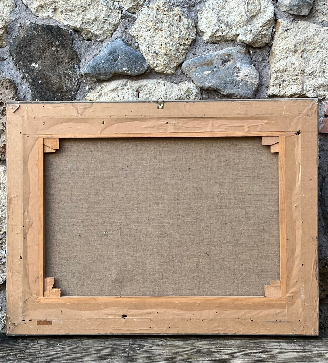 Quadro a Olio su Tela – Scena Surreale con Vigneto e Figura