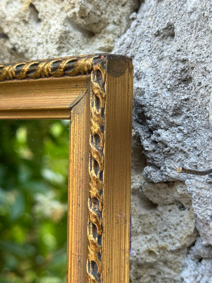 Specchi da parete vintage in legno dorato con cornice lavorata