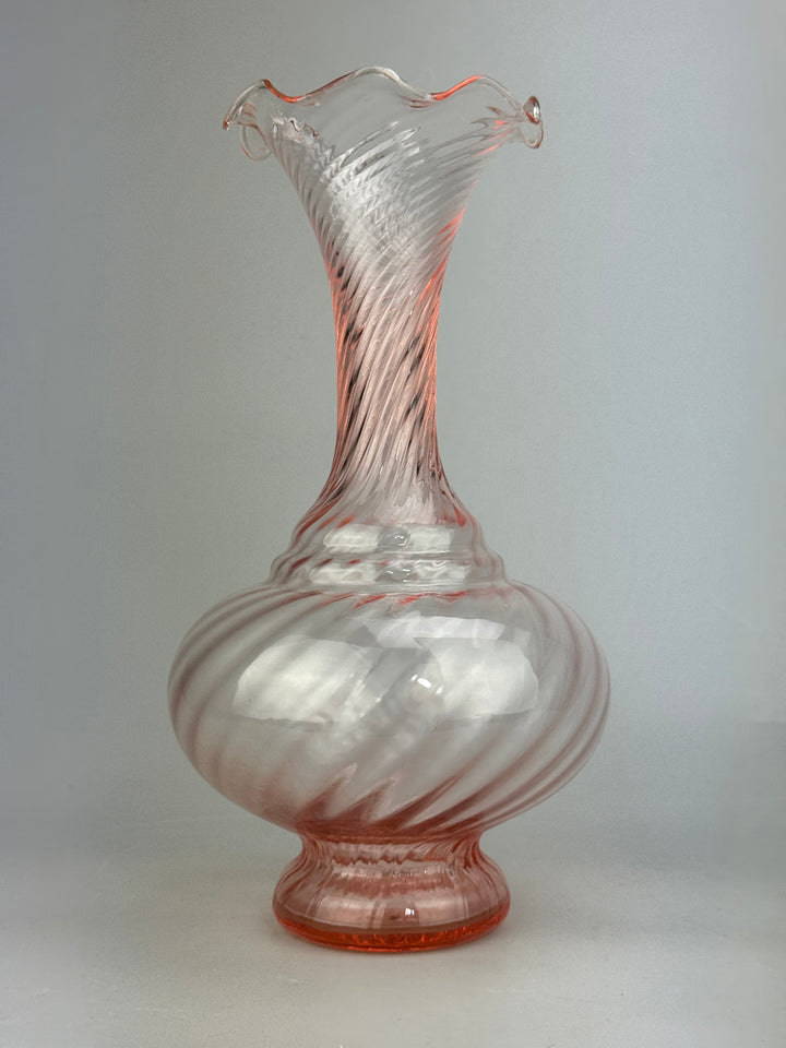 Vaso vintage in vetro rosa a spirale con bordo a fazzoletto