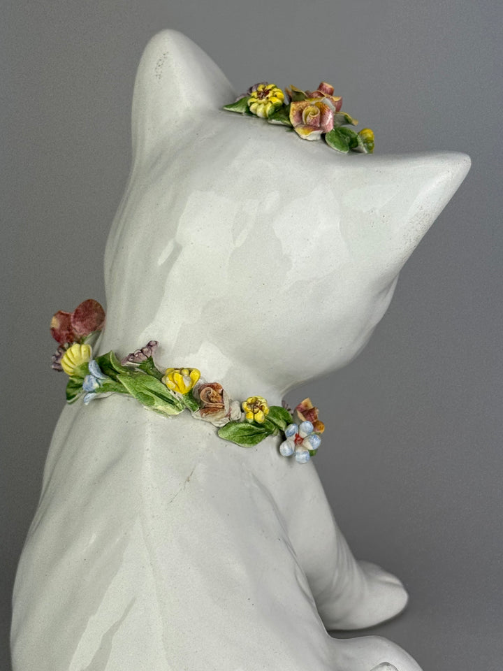 Statua Gatto decorativo vintage in ceramica italiana con fiori applicati