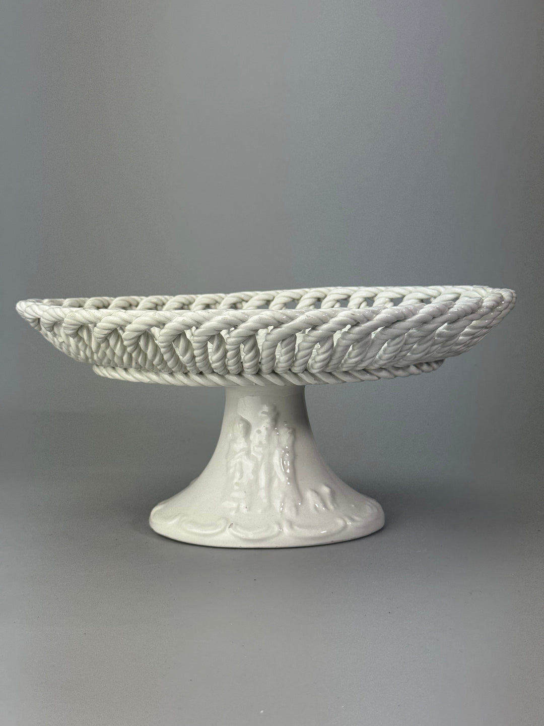 Alzata ovale in ceramica bianca intrecciata vintage