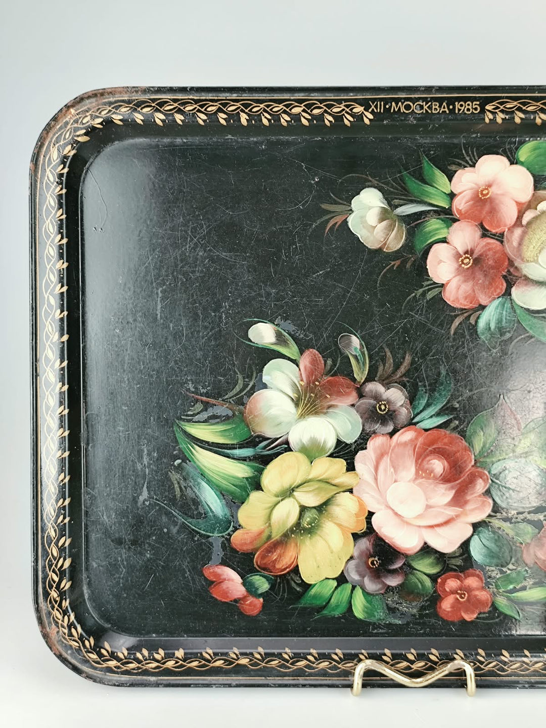 Vassoio russo vintage dipinto a fiori