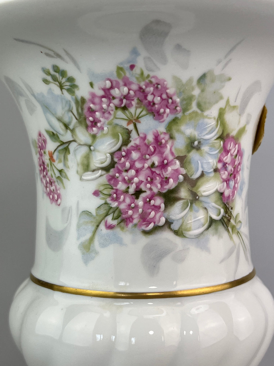 Vaso in porcellana Limoges France con decoro floreale rosa e blu