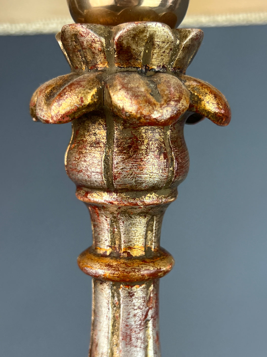 Lampada da tavolo legno dorato paralume verde