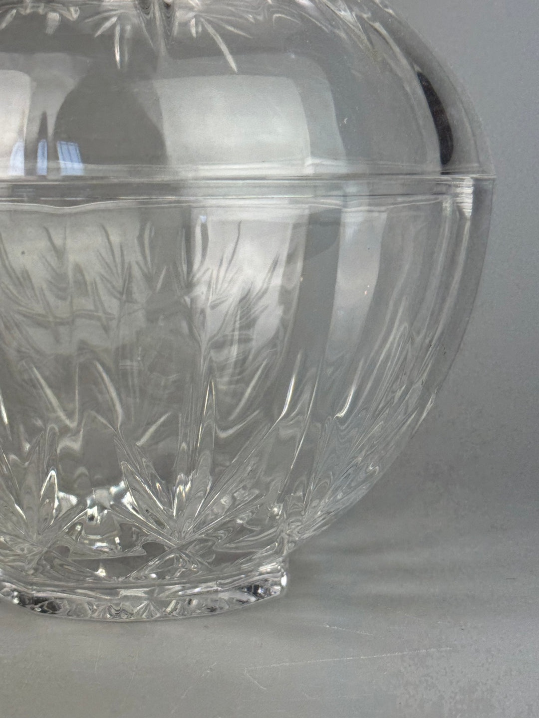 Scatola porta bon bon vintage in vetro trasparente decorato con coperchio