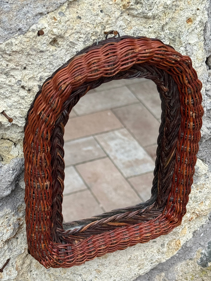 Specchietto in rattan intrecciato vintage
