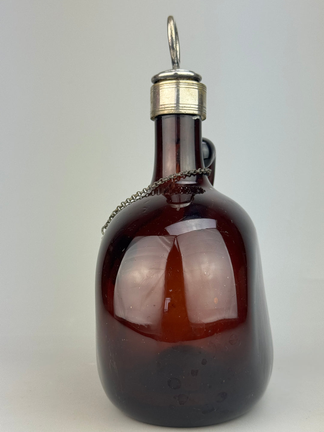 Bottiglia Decanter Brandy in vetro soffiato ambra targa silverplate vintage