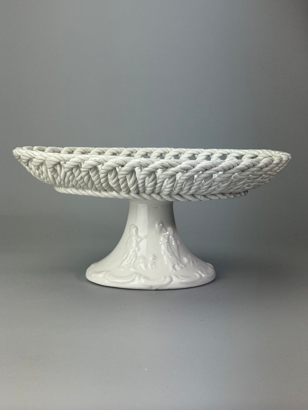 Alzata ovale in ceramica bianca intrecciata vintage
