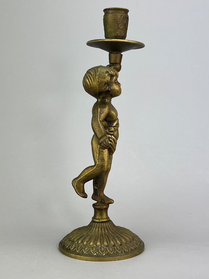 Coppia di putti portacandela in ottone dorato