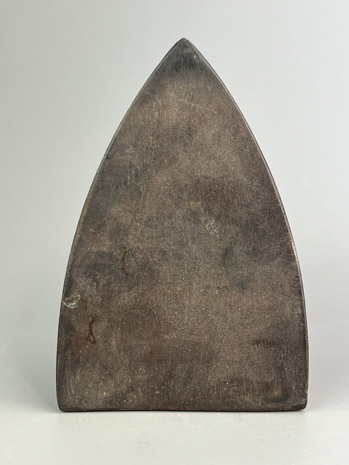 Ferro da stiro antico in ghisa