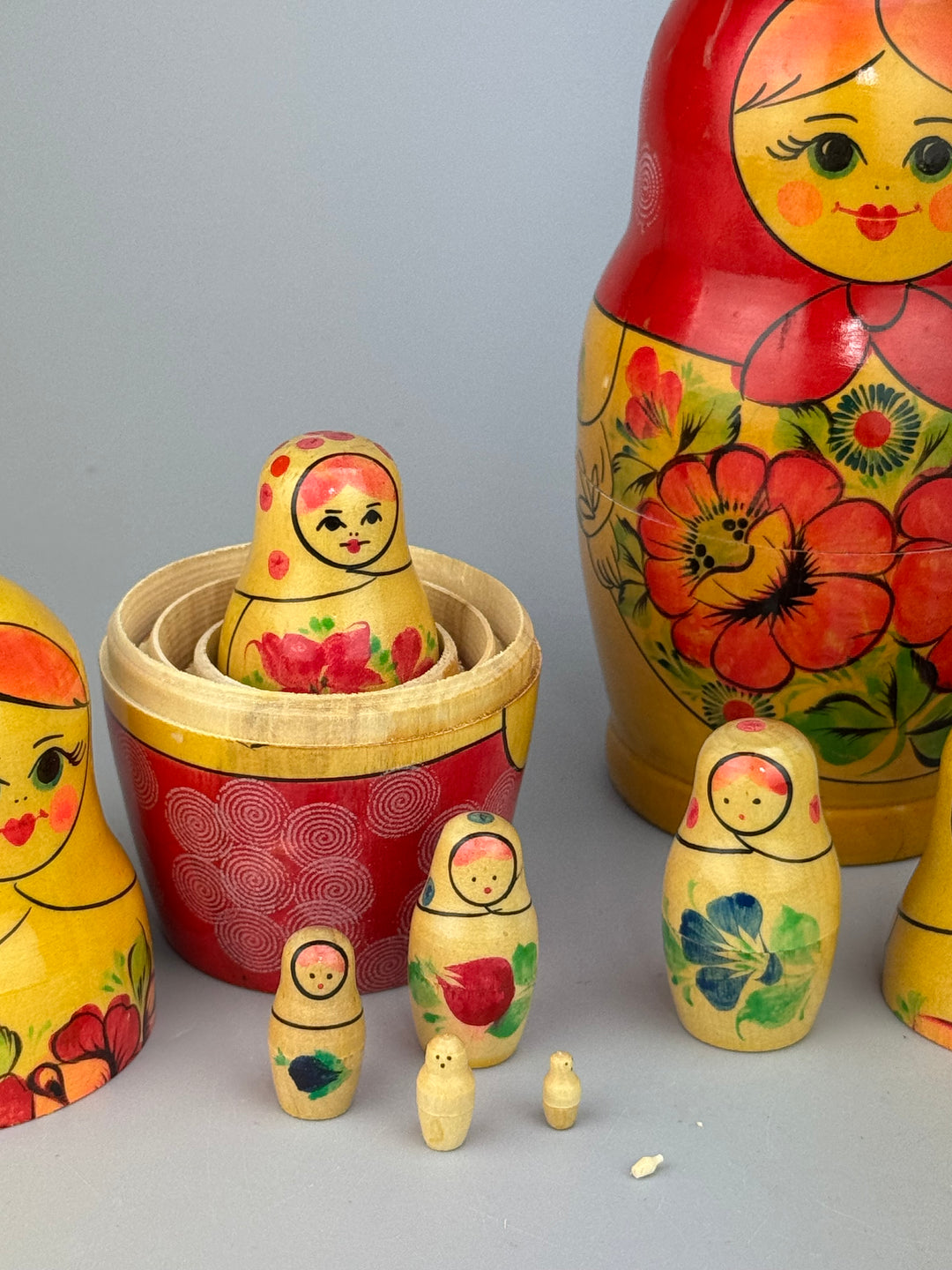 Matrioska russa vintage in legno dipinto 11 pezzi anni 70