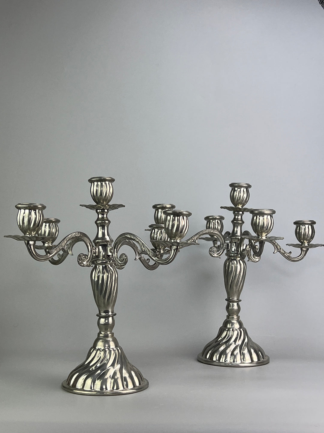 Coppia di candelabri in peltro a 5 bracci stile classico