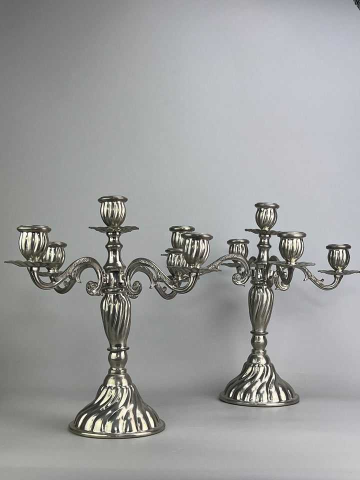 Coppia di candelabri in peltro a 5 bracci stile classico