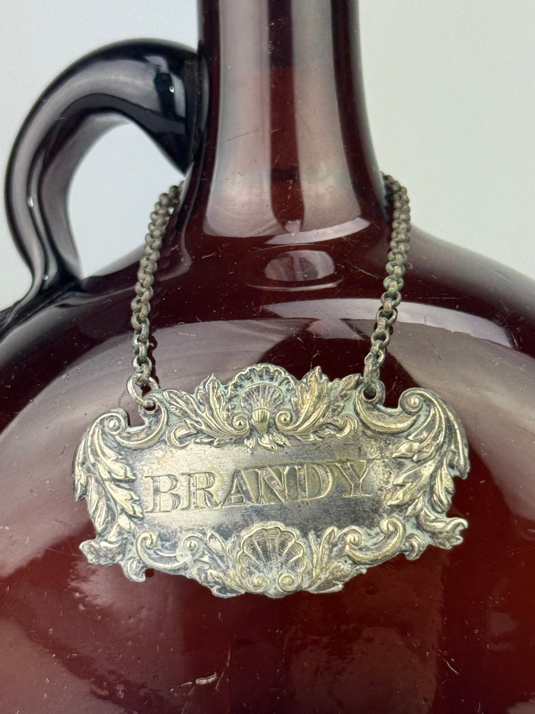Bottiglia Decanter Brandy in vetro soffiato ambra targa silverplate vintage