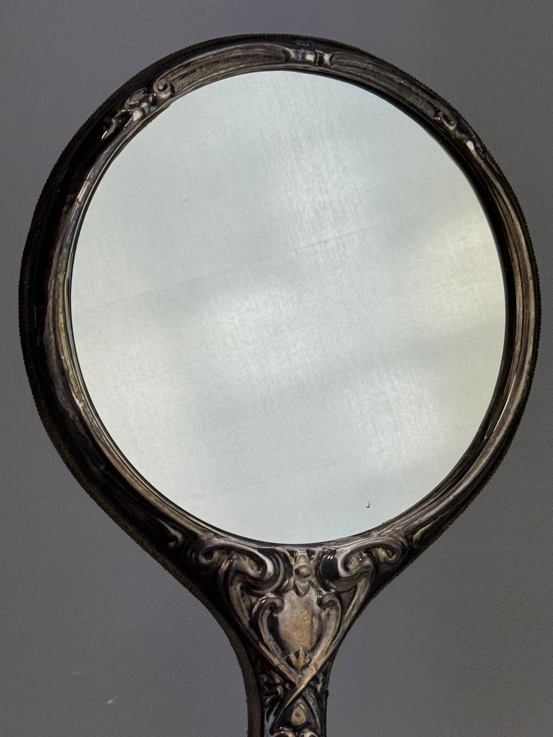 Specchietto da mano in argento cesellato decoro floreale Liberty