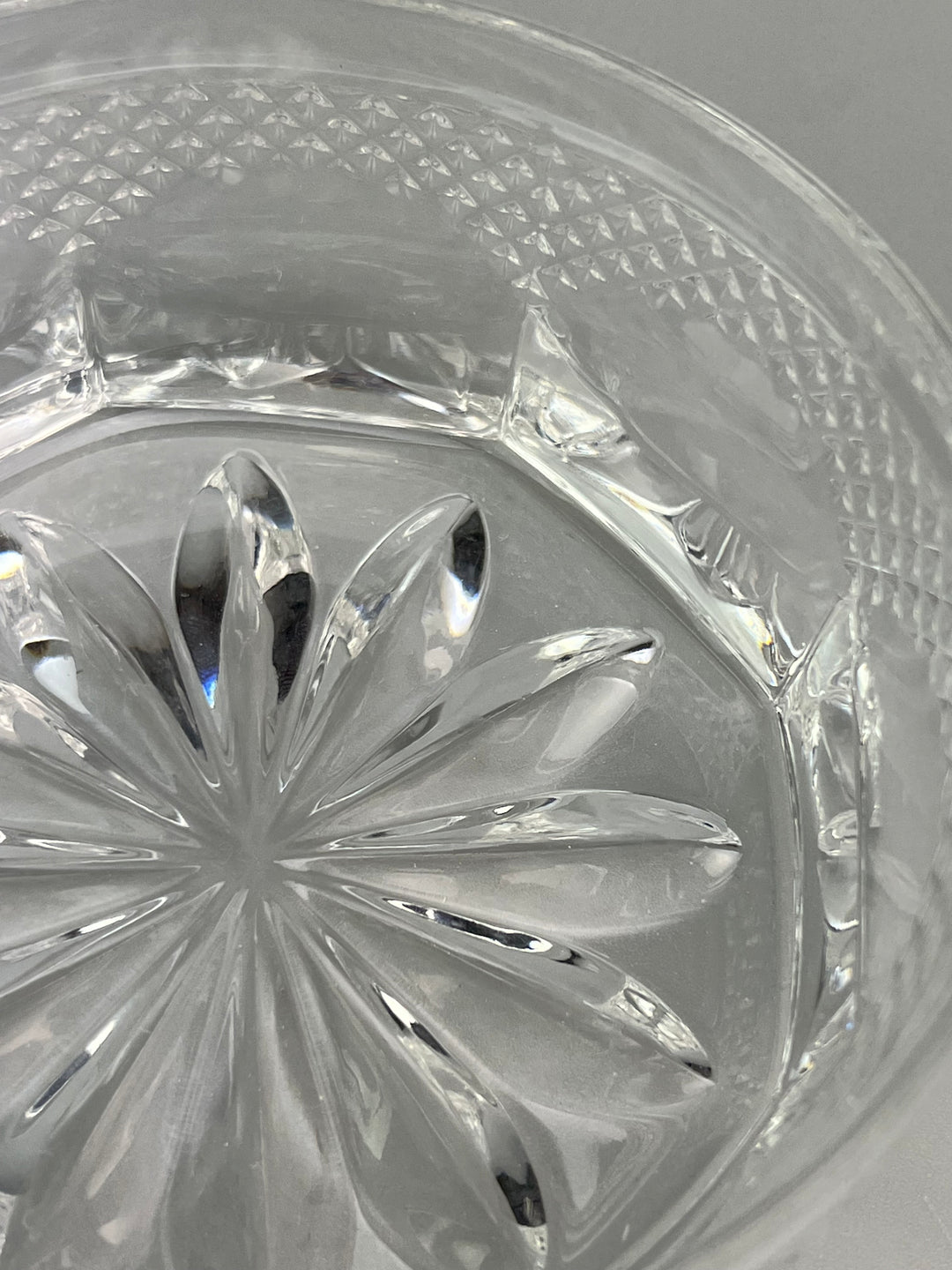 Porta bon bon in cristallo molato con coperchio