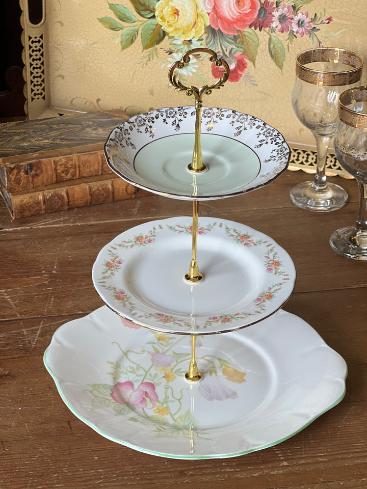 Alzata da dolce a tre piani porcellana inglese