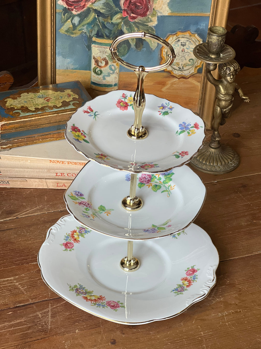Alzata da dolce a tre piani porcellana inglese