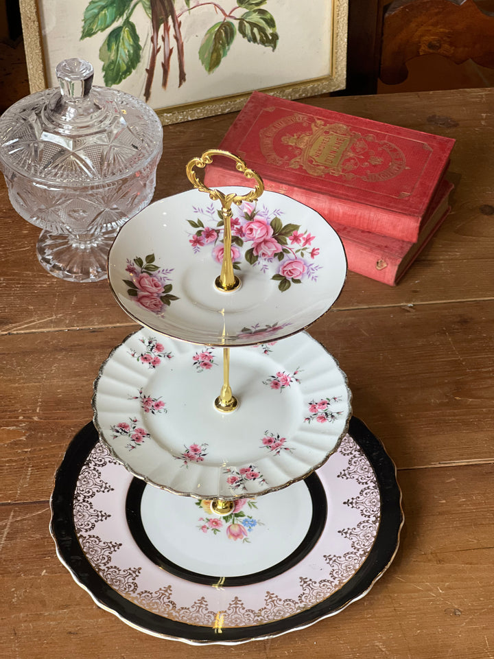 Alzata da dolce a tre piani porcellana inglese