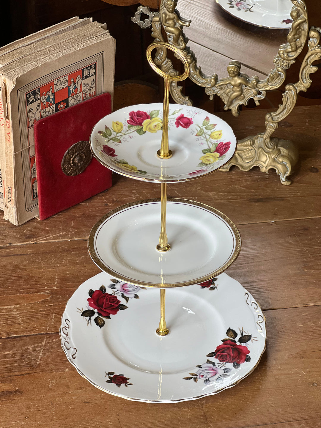 Alzata da dolce a tre piani porcellana inglese