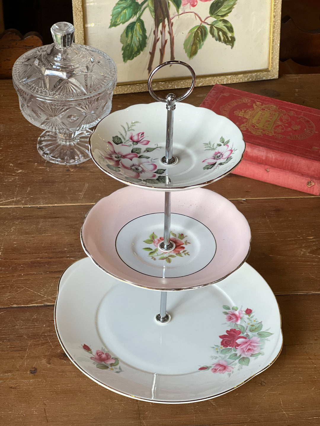 Alzata da dolce a tre piani porcellana inglese