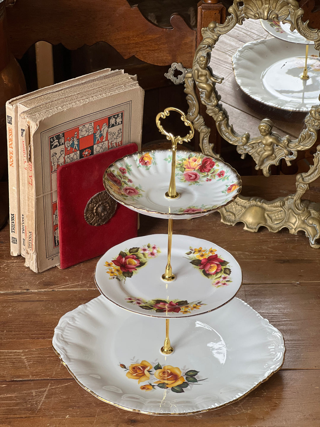 Alzata da dolce a tre piani porcellana inglese