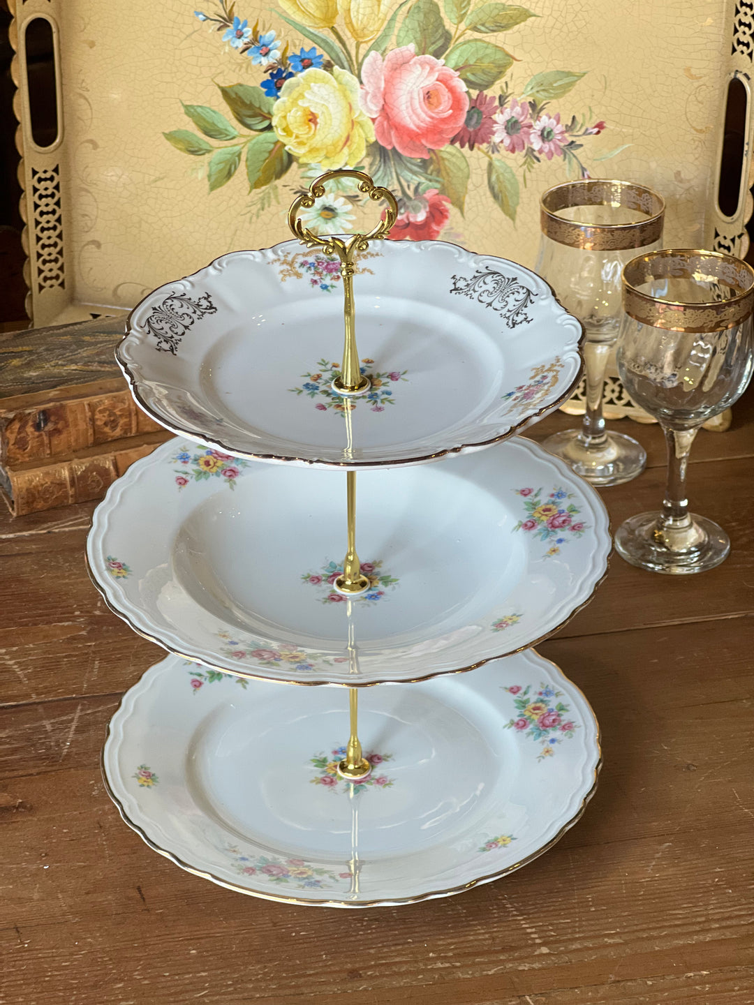 Alzata da dolce a tre piani porcellana inglese