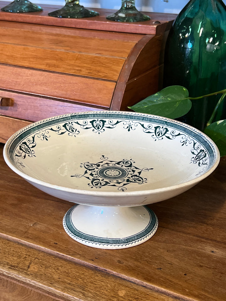 Alzata in ceramica bianca con decoro verde firmata Amiral Déposé Terre de Fer