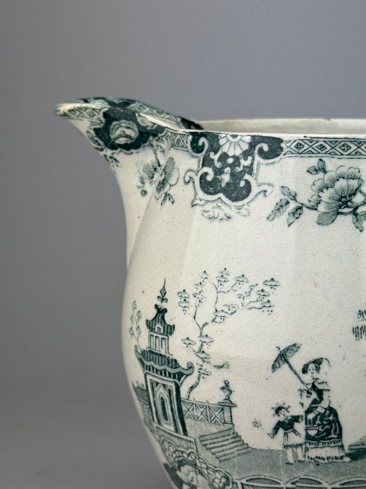 Brocca in ceramica con decoro orientale verde